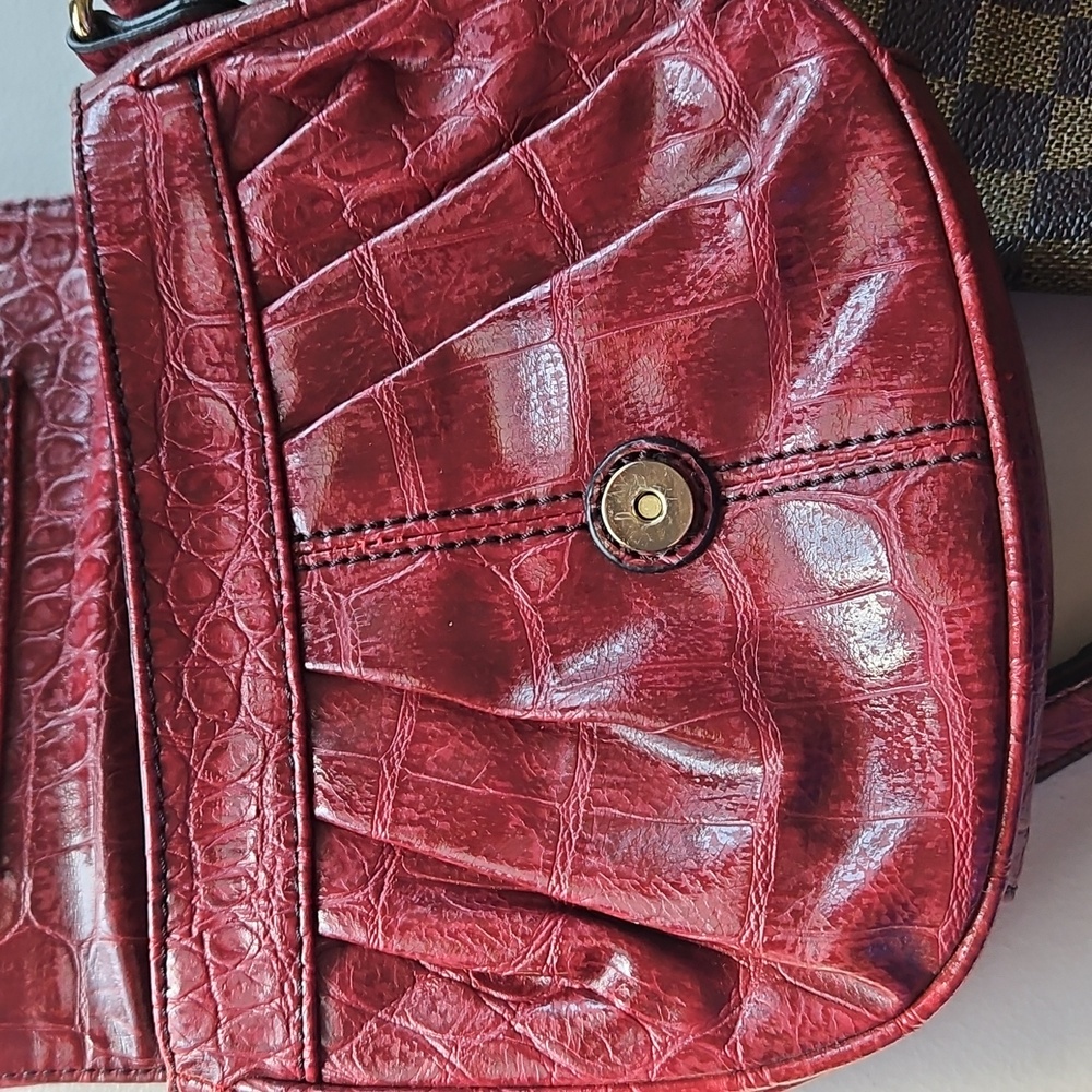 Nine West Bag Crocidile Embossed Red With GOLD Crossbody - Picture 2 of 12